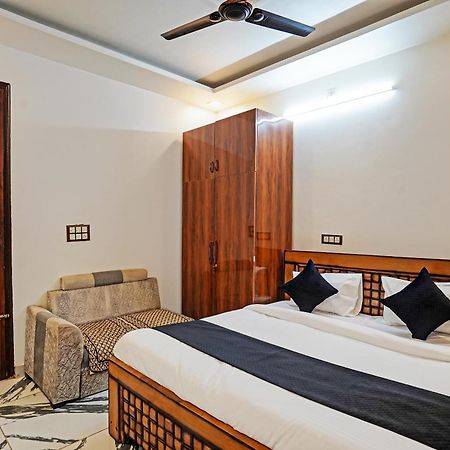 Play- Platinum Sector144 Couple Friendly Hotel โนอิดา ภายนอก รูปภาพ