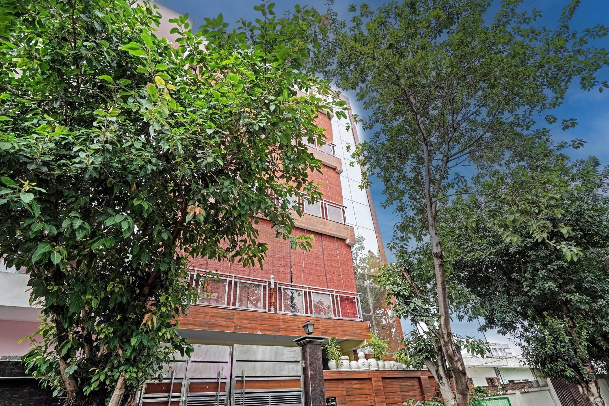 Play- Platinum Sector144 Couple Friendly Hotel โนอิดา ภายนอก รูปภาพ